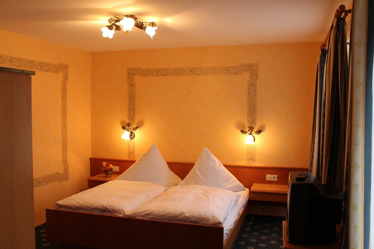 Hotel-Gasthof Zum Hirschen Durrwangen Room photo