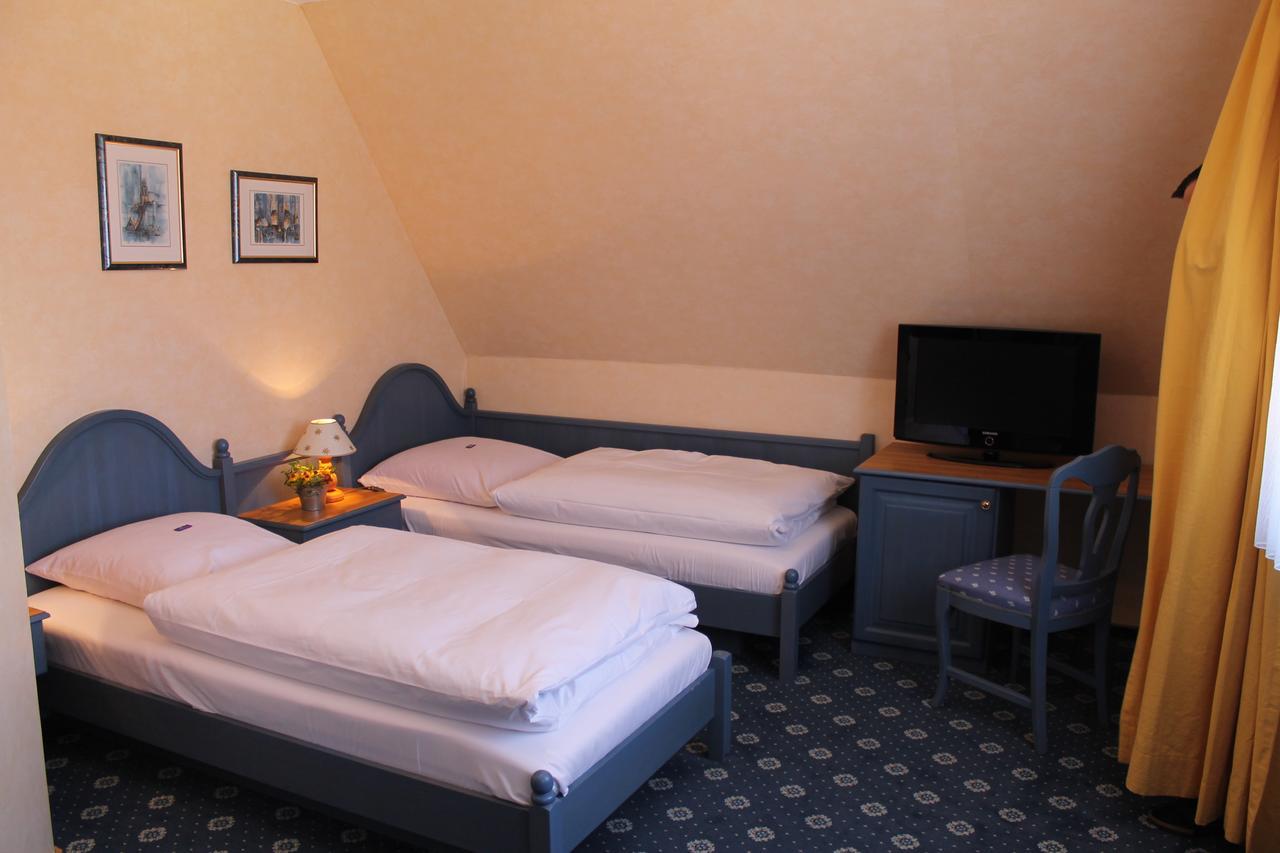 Hotel-Gasthof Zum Hirschen Durrwangen Room photo