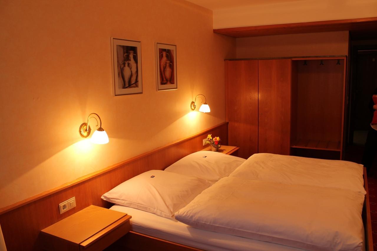 Hotel-Gasthof Zum Hirschen Durrwangen Room photo